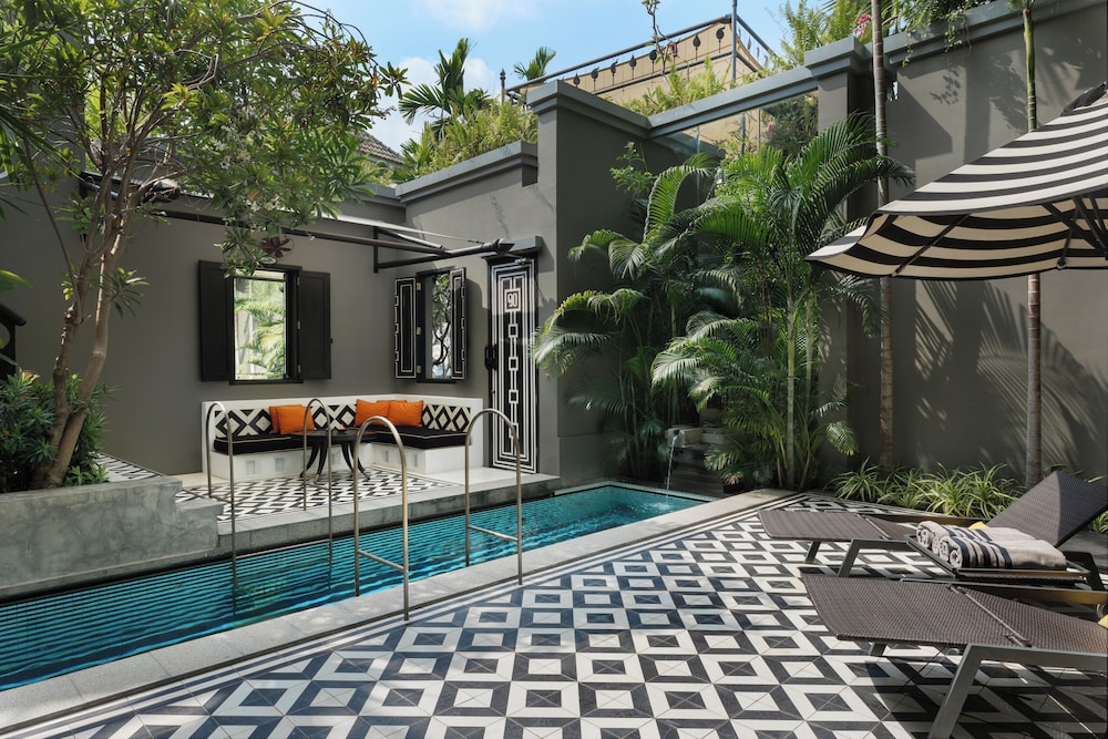 Private pool