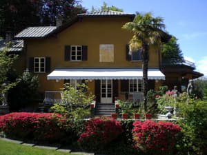 thumbnail: Front of property