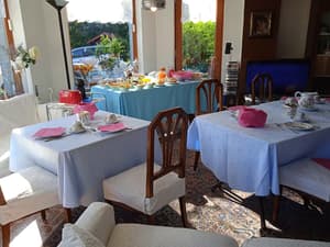 thumbnail: Breakfast area