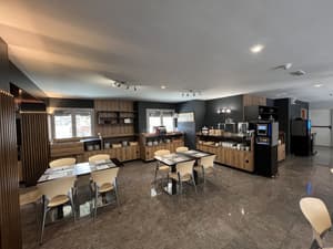thumbnail: Breakfast area