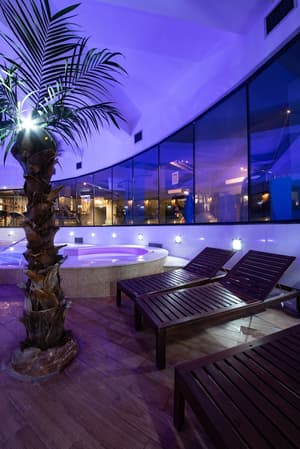 thumbnail: Outdoor dining