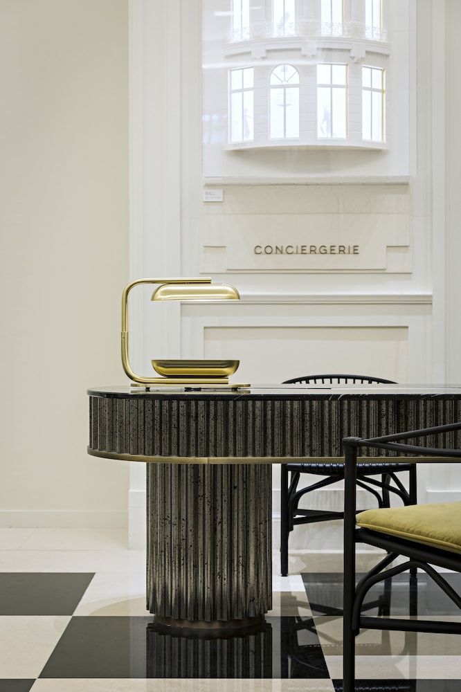 Concierge desk