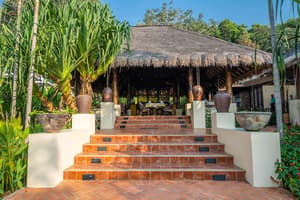 thumbnail: Bar (on property)