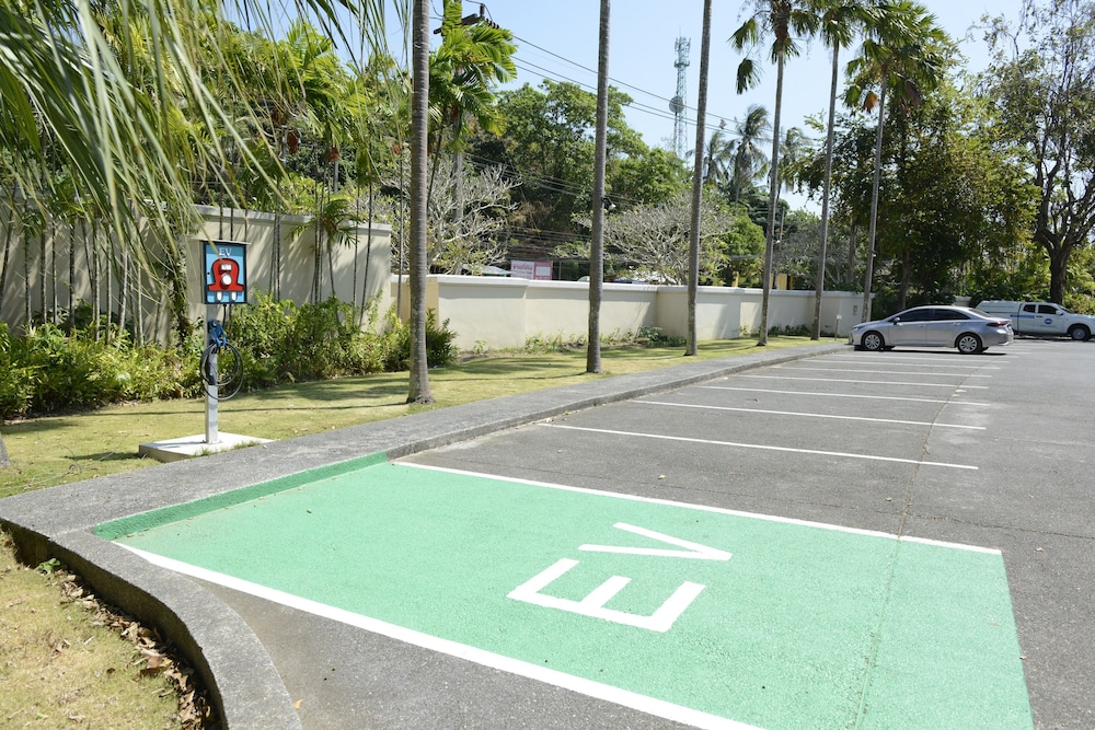 Electric vehicle charging station