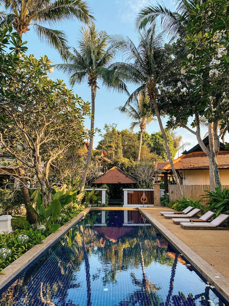 Exercise/lap pool