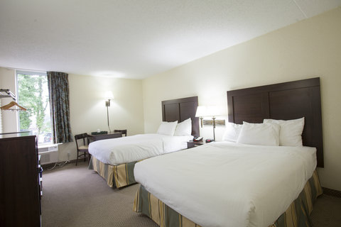 2 Double Beds Guest Room