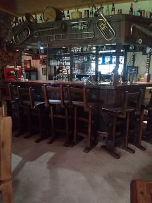 thumbnail: Bar (on property)
