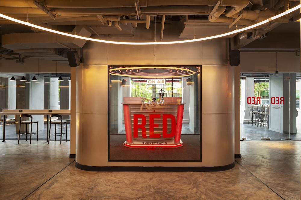 Lobby lounge
