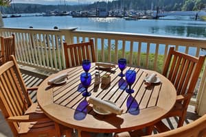 thumbnail: Outdoor dining