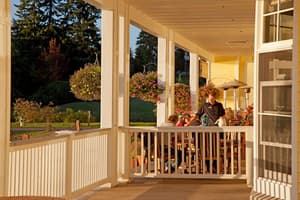 thumbnail: Outdoor dining