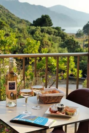 thumbnail: Outdoor dining