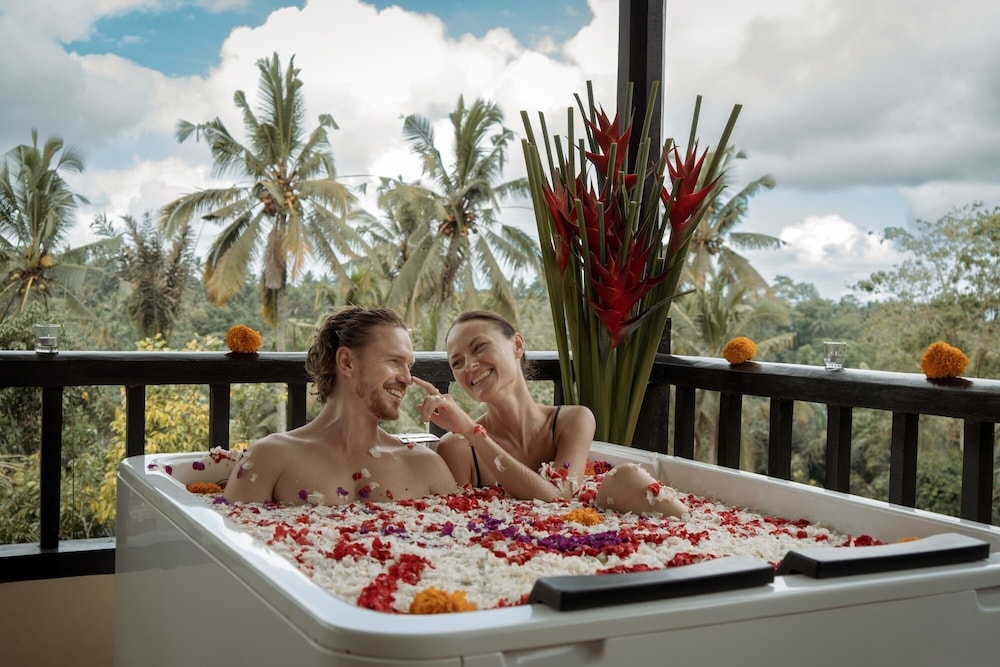 Private spa tub