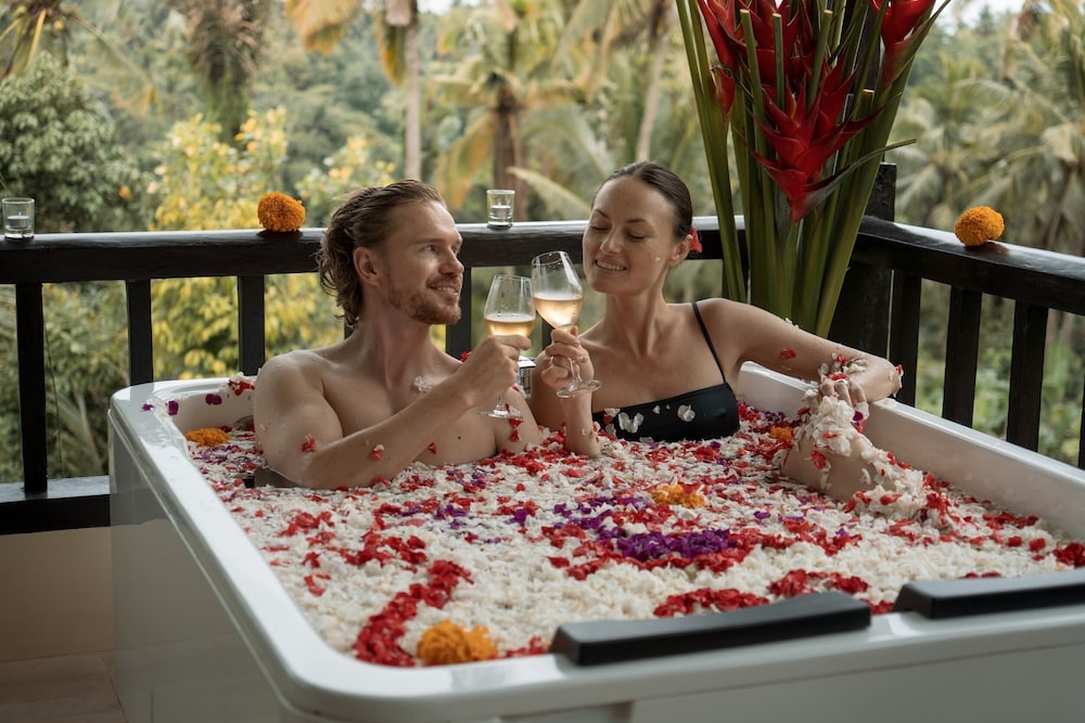 Private spa tub