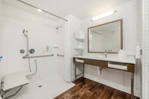 thumbnail: Bathroom shower