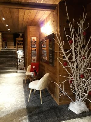 thumbnail: Interior entrance