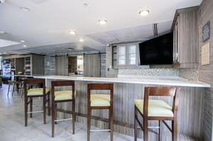 thumbnail: Bar (on property)