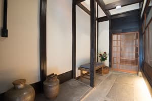 thumbnail: Interior entrance