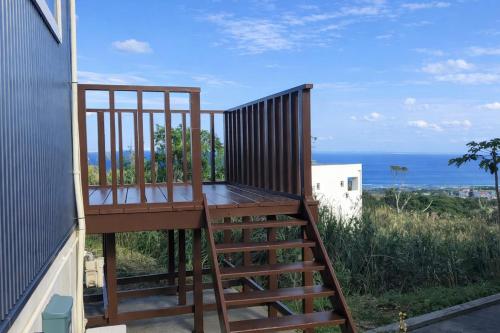 826305572.jpg