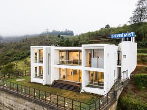 thumbnail: Front of property