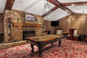 thumbnail: Bar (on property)