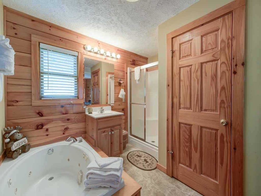 Deep Soaking Bathtub