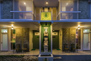 thumbnail: Front of property - evening/night