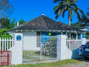 thumbnail: Front of property