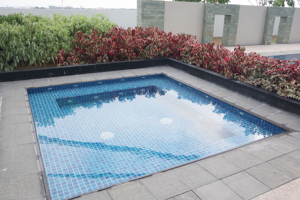 Swimming pool-spa