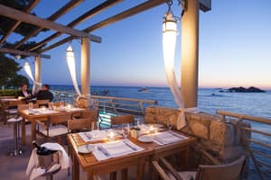thumbnail: Outdoor dining