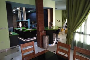 thumbnail: Family dining