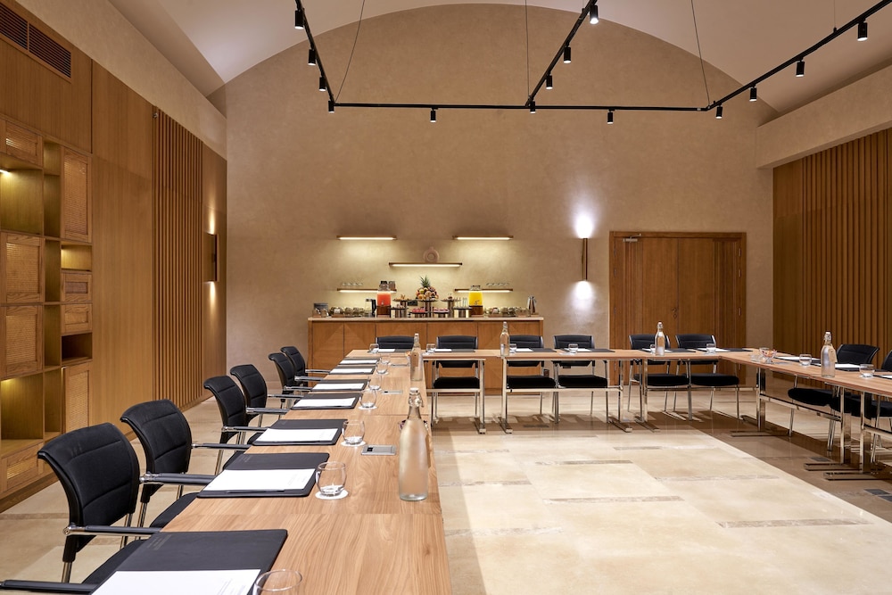 Meeting facility