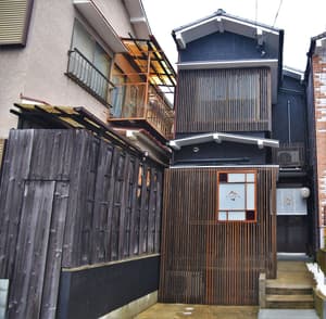 thumbnail: Front of property