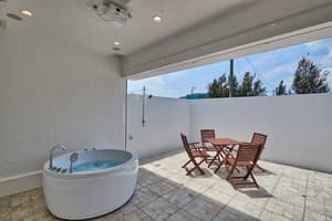 thumbnail: Terrace/patio
