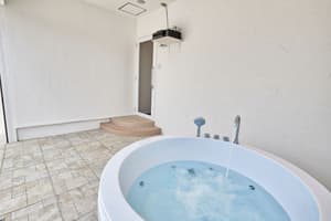 thumbnail: Jetted tub