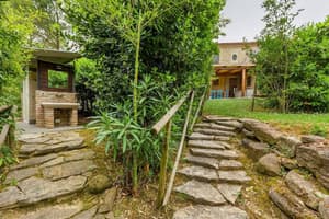 thumbnail: Exterior detail