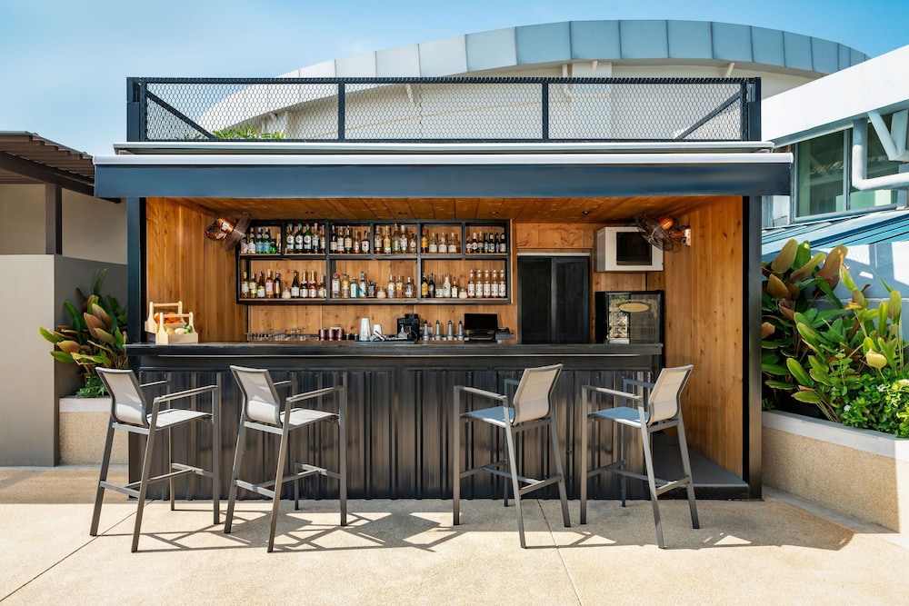 Poolside bar