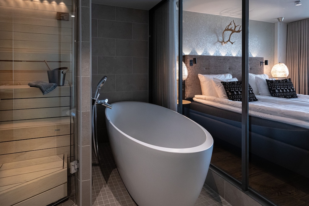 Private spa tub