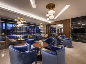 thumbnail: Bar (on property)