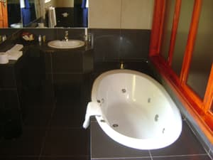 thumbnail: Jetted tub