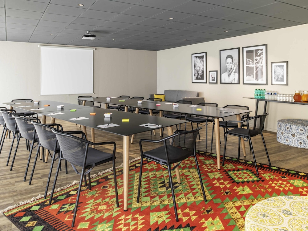 Meeting facility