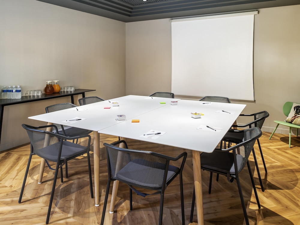Meeting facility