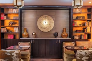 thumbnail: Bar (on property)