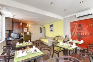 thumbnail: Breakfast area