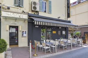 thumbnail: Outdoor dining