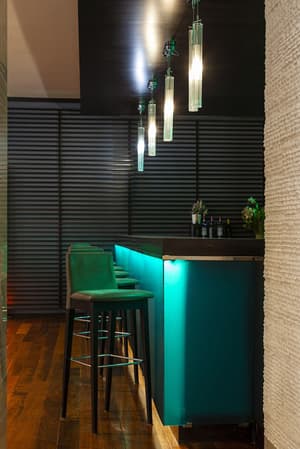 thumbnail: Bar (on property)