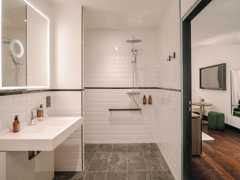 Bathroom shower