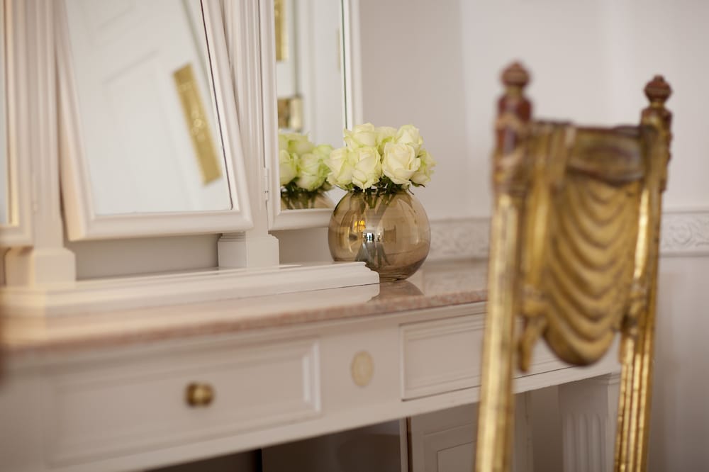 Room amenity