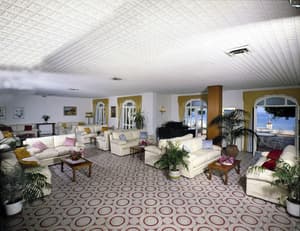 thumbnail: Lounge