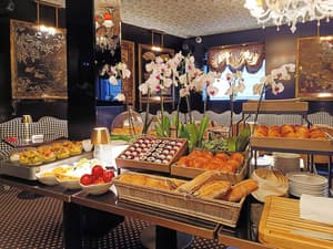 thumbnail: Breakfast area