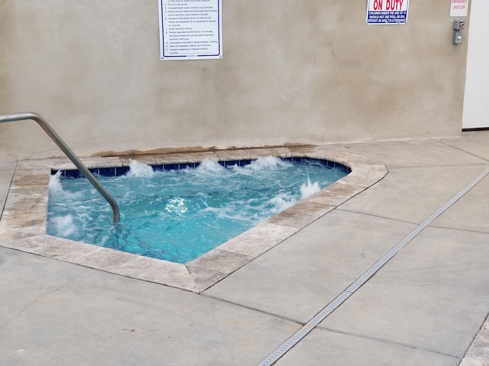 Indoor spa tub